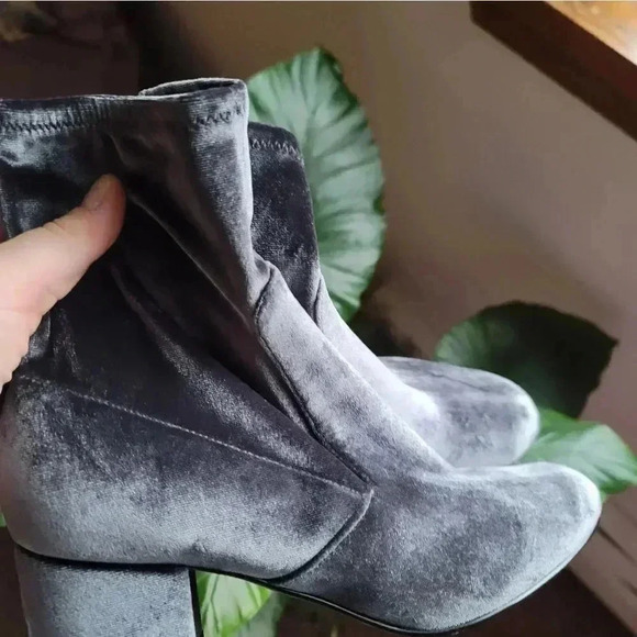 Ivanka Trump velvet ancle boots - Picture 2 of 10